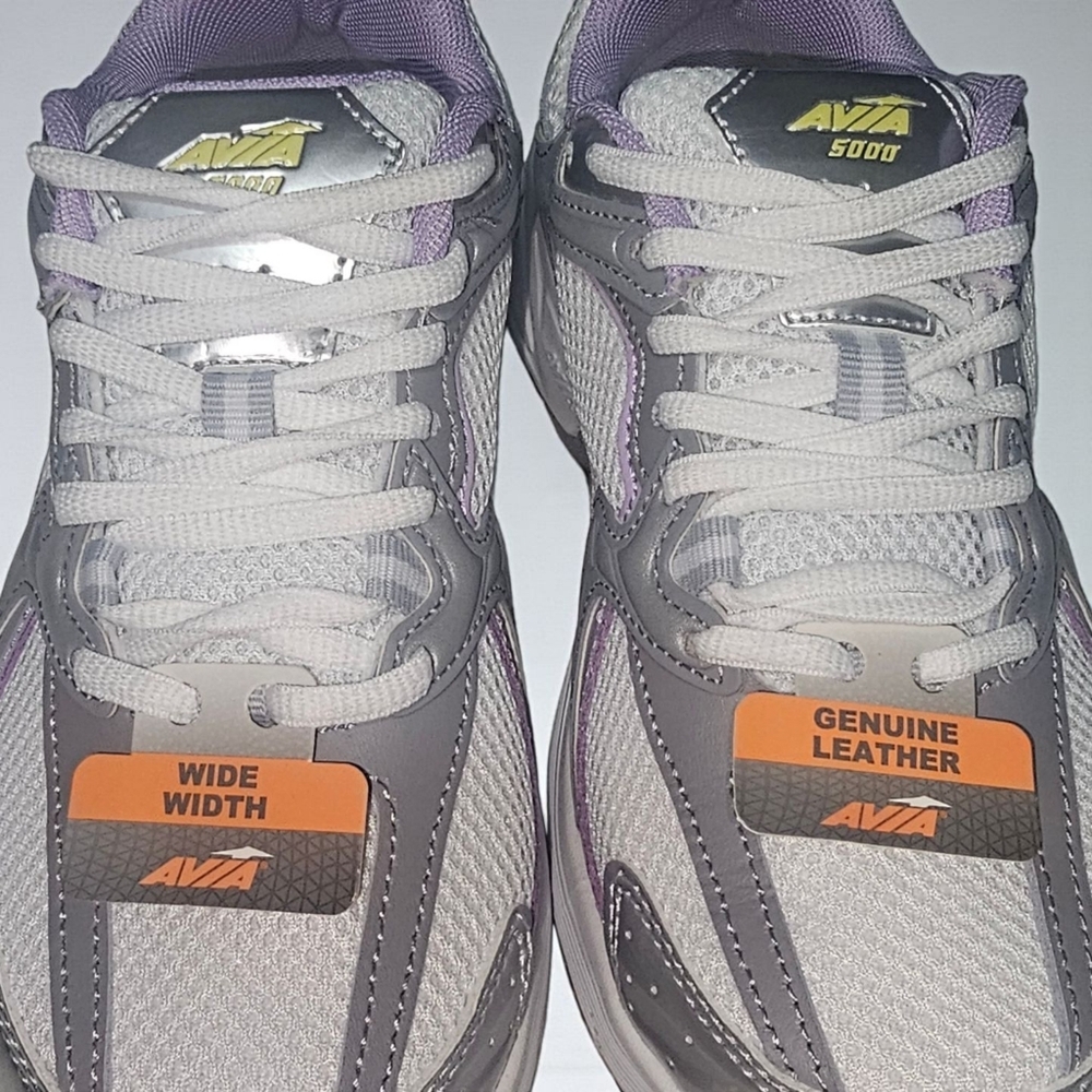 NIB Avia 5000 Women's Size 7 Wide Silver Purple Leather And Mesh Sneaker - Picture 3 of 3